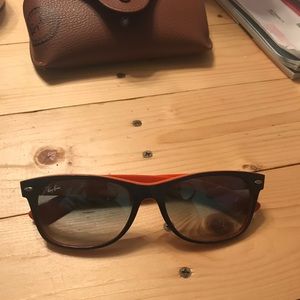 Ray-ban wayfarer sunglasses with case